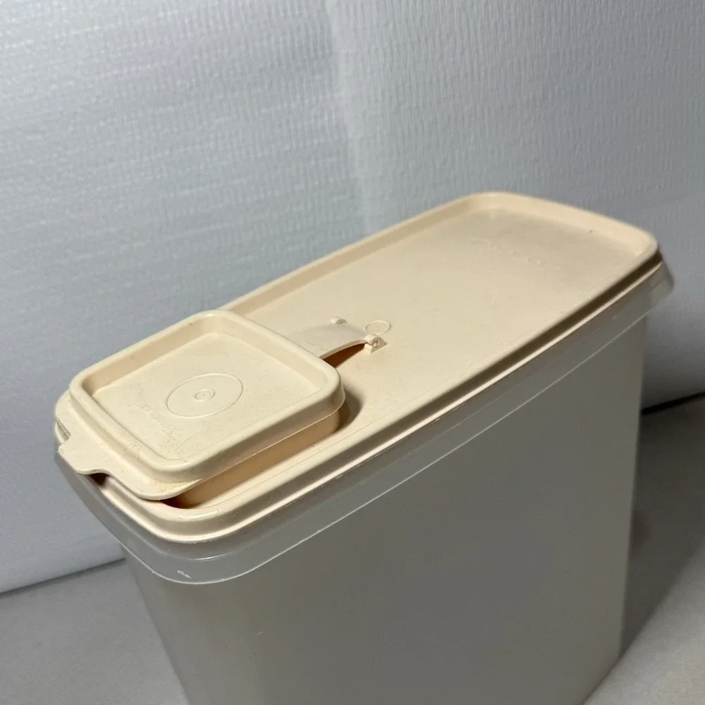 VTG Tupperware Frost‎ CEREAL STORER Dry Foods Seal & Cap 1590-4